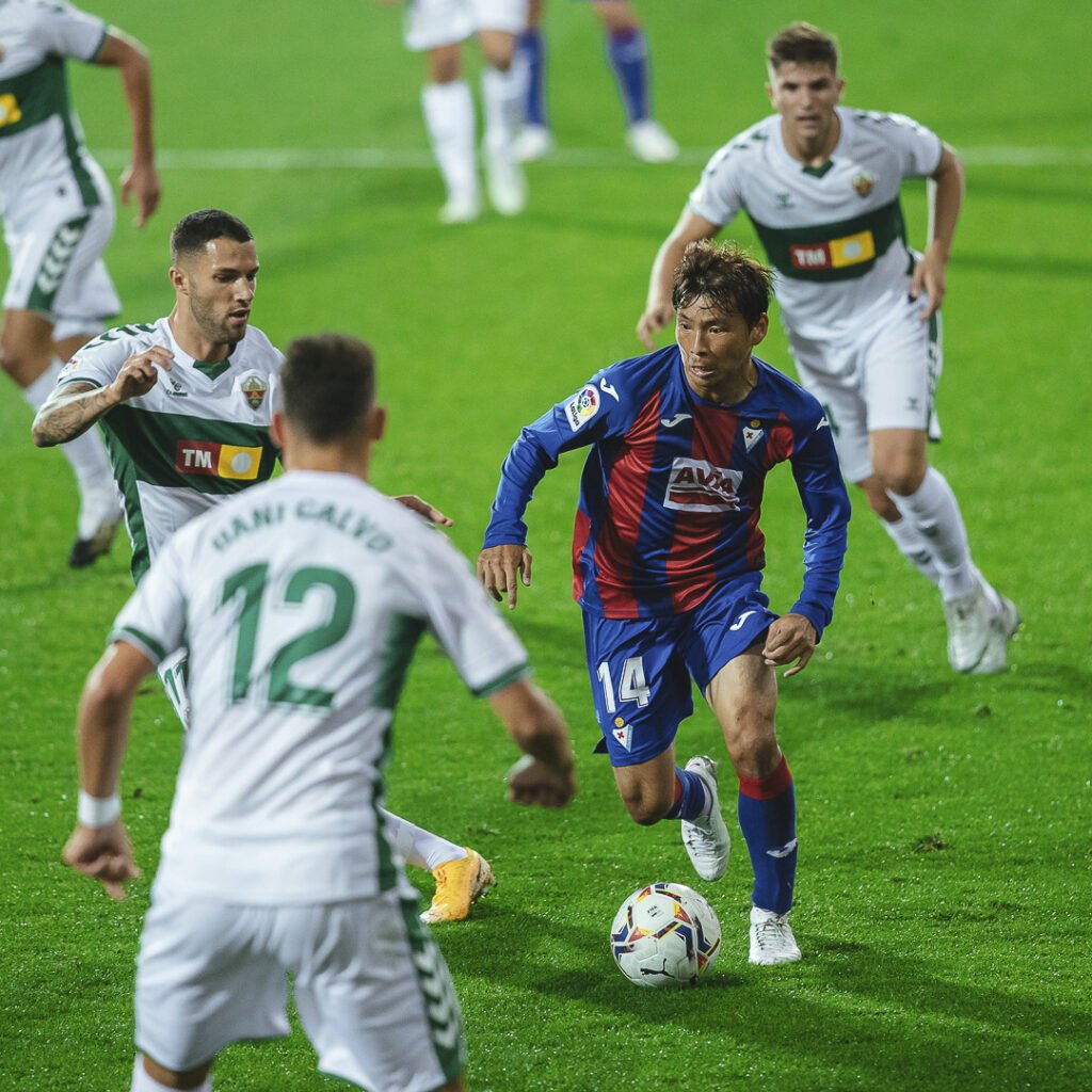 Un Eibar . Elche en temporadas anteriroes