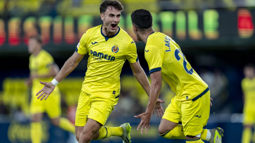 Álex Forés acaba de firmar con el Levante UD su cesión desde el Villarreal B