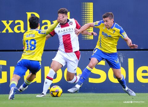 El Cádiz no pasó del empate ante un Levante débil por la gripe