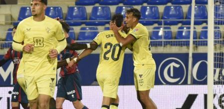 Rachad celebra el gol de Centelles en Huesca para el Almería