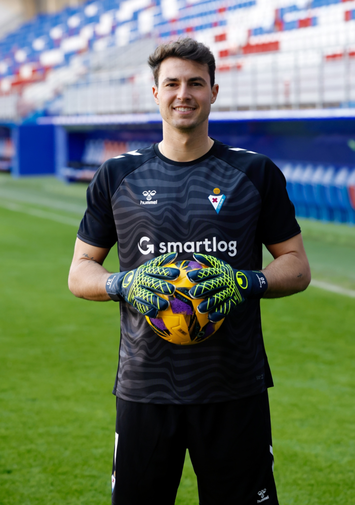 La SD Eibar ha incorporado a Álex Domínguez para la portería