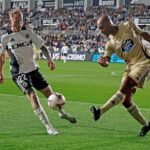 naldo r despeja el balon ante thomas rodriguez l en el burgos racing de ferrol de segunda division 2024 25 laliga