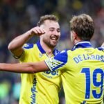 ontiveros celebra con de la rosa uno de los goles del cadiz ante el cartagena laliga