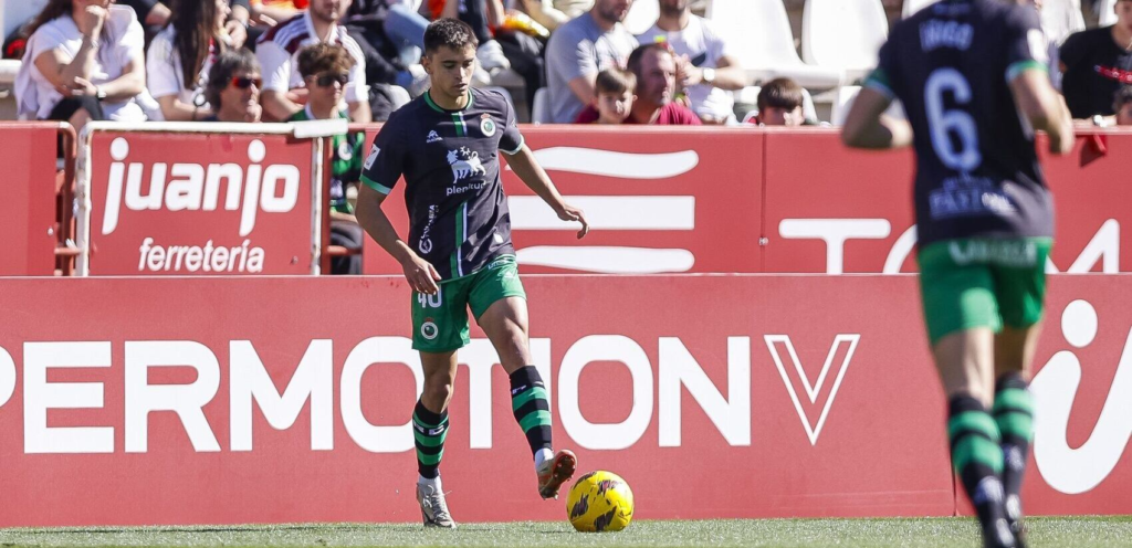 Mario García será baja por sanción en el Racing ante el Sporting