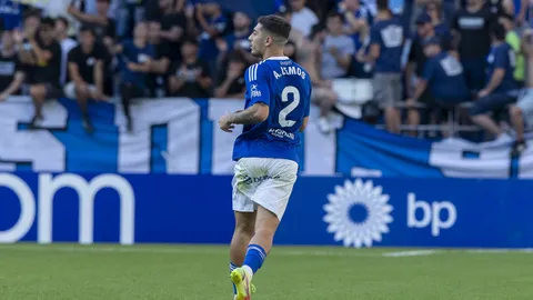 Álvaro Lemos en un partido con el Oviedo