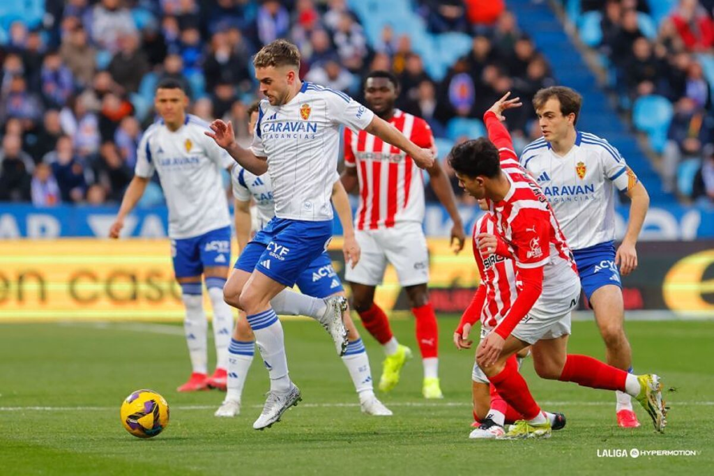 Zaragoza y Sporting protagonizaron un partido igualado