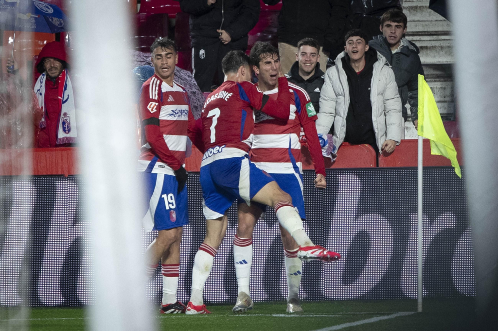 El Granada celebra uno de sus goles ante el Racing de Ferrol 