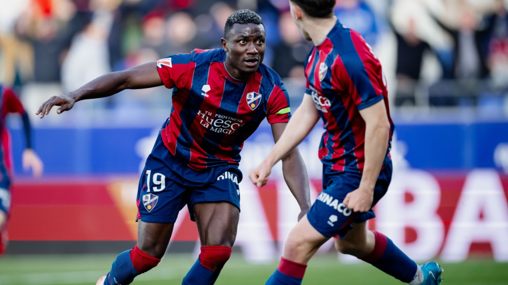 Soko, celebrando un gol con la SD Huesca