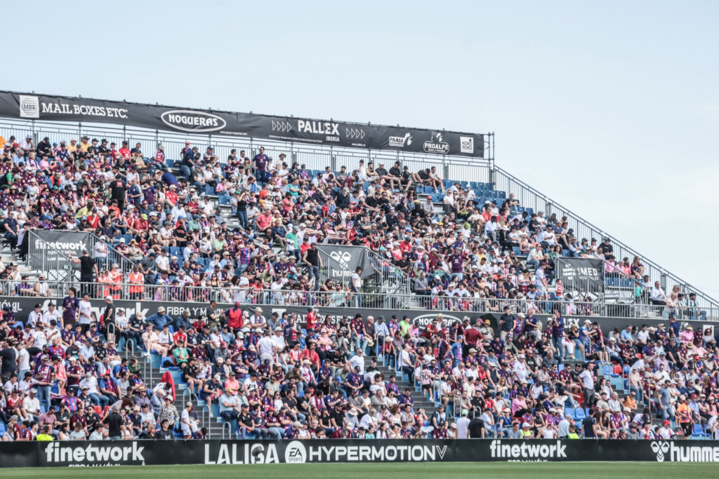 La afición no falló al Eldense ante el Córdoba