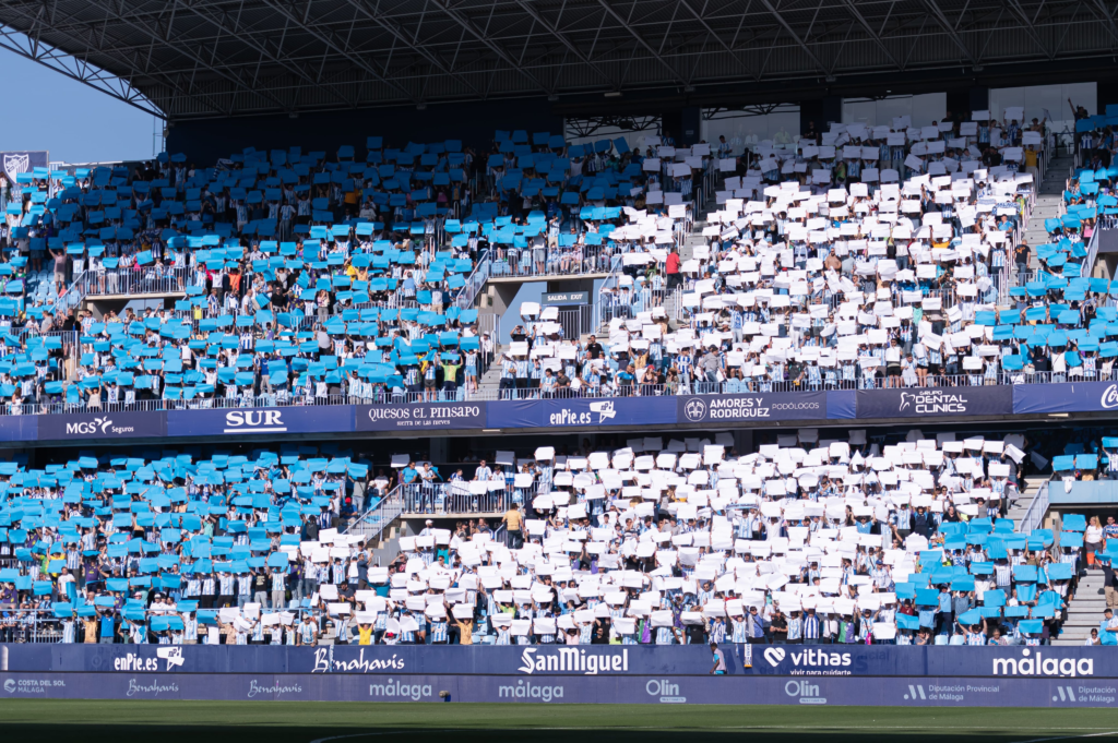 Espectacular tifo en La Rosaleda para apoyar al Málaga ante el Castellón