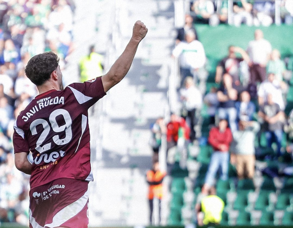 Javi Rueda celebra un gol con el Albacete