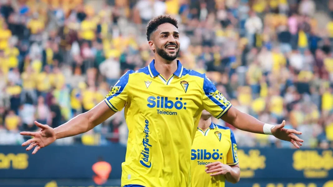 Chris Ramos celebra el gol que marcó ante el Sporting. / Jesús Marín