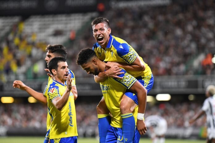 alcaraz Alcaraz invitado a salir del Cádiz