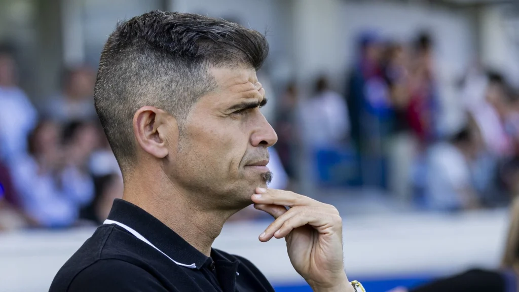 Antonio Hidalgo tendrá que deshojar la margarita entre Dépor y Osasuna