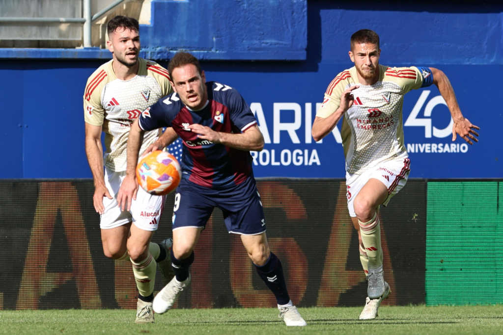 El Eibar pierde a Bautista para el partido ante el Granada