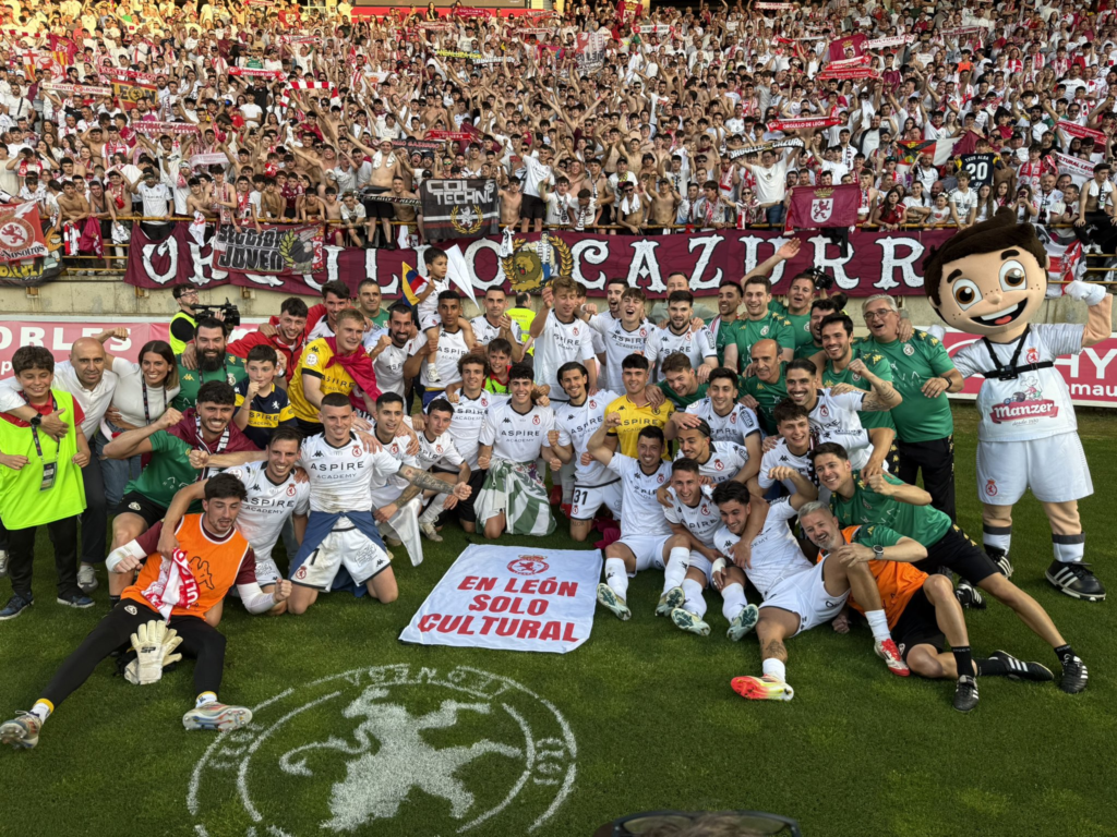 La Cultural Leonesa celebra su ascenso a Segunda