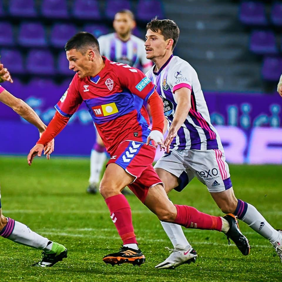 Jony Álamo lo tiene hecho con el Cádiz CF