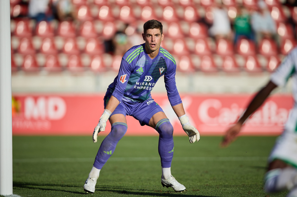 Raúl Fernández, apercibido de sanción en el Mirandés