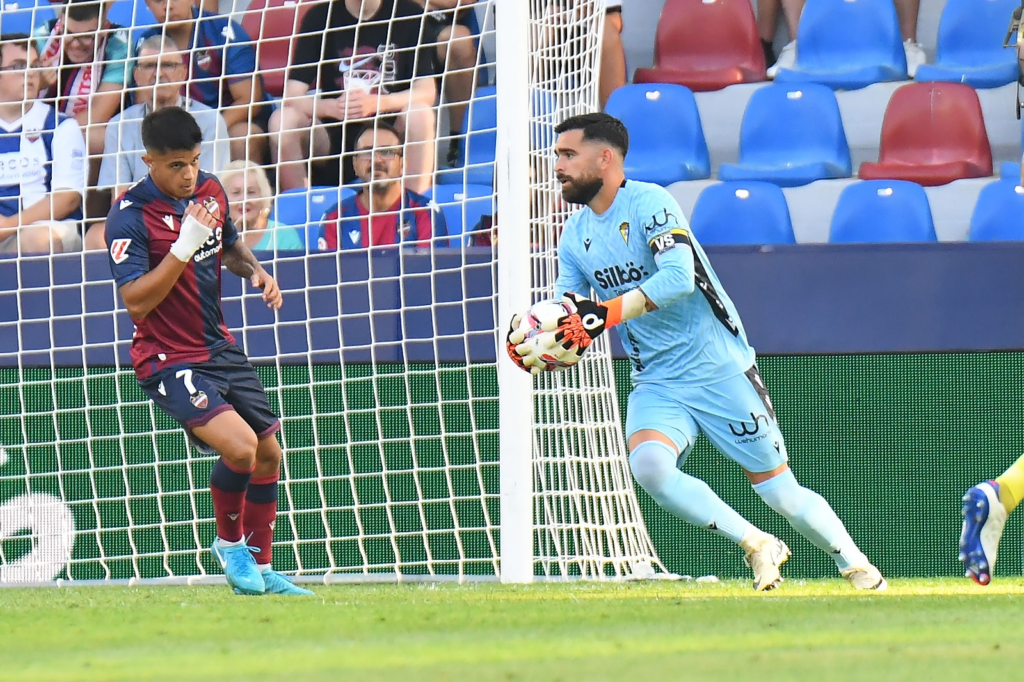 David Gil no jugará con el Cádiz esta temporada más