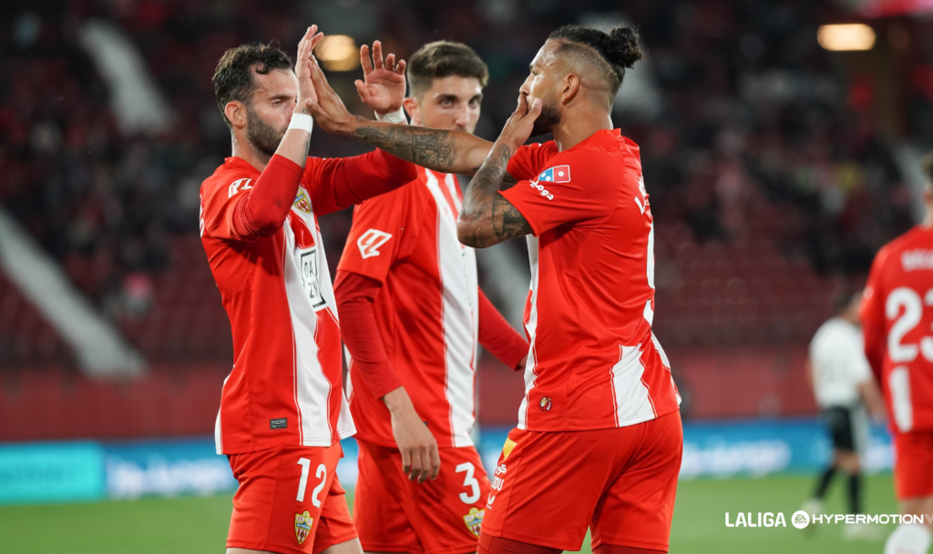 Leo Baptistao en la celebración de un gol del Almería