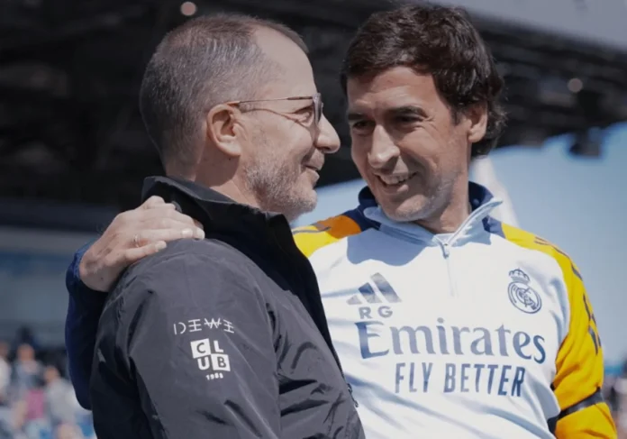 José Juan Romero, del Ceuta, junto a Raúl González Blanco