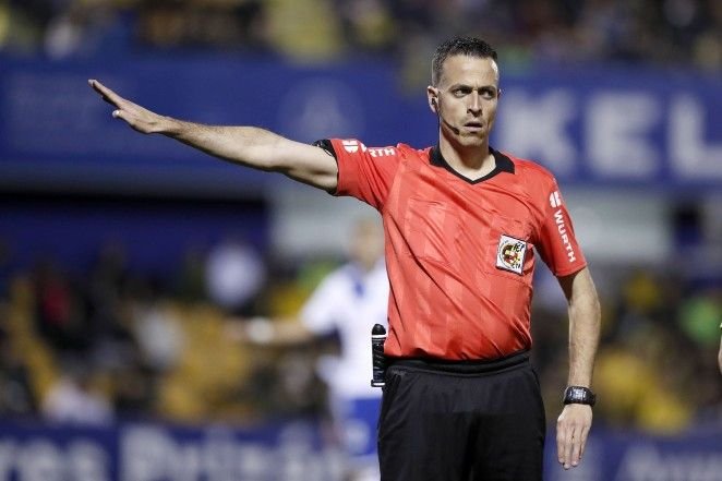 Árbitro que ha protagonizado la polémica en los playoffs a Segunda, Abraham Domíguez Cervantes. Fuente: Diario Córdoba