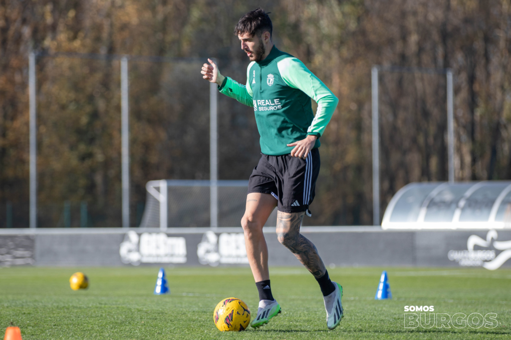 Fer Niño, en un entrenamiento con el Burgos