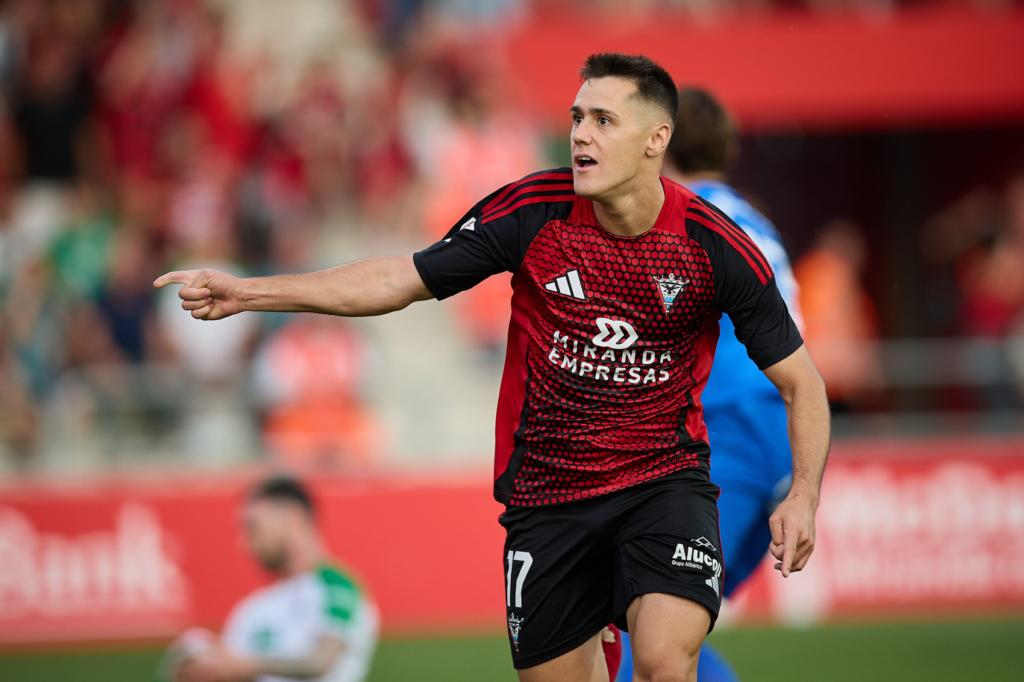 Izeta ha destacado en el Mirandés