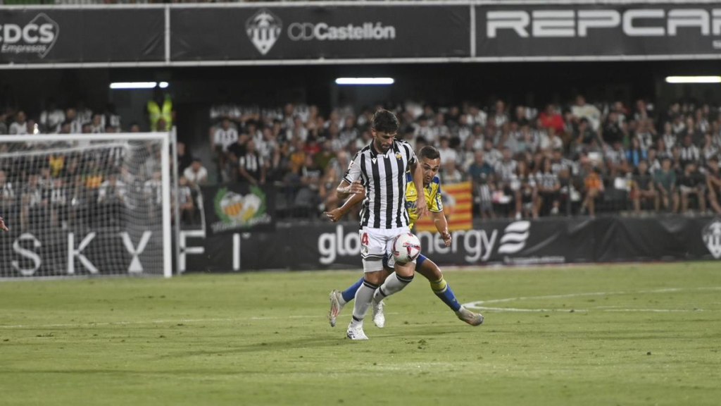 El Castellón podría ver salir a Óscar Gil