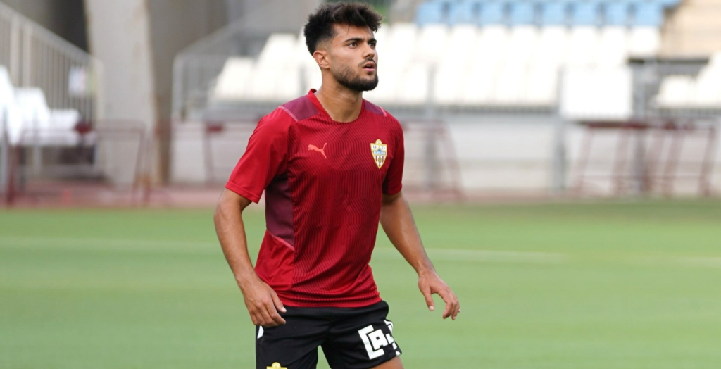 Arnau Puigmal se ha ganado a la afición del Almería