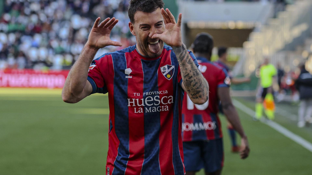 Sergi Enrich se aleja del Huesca