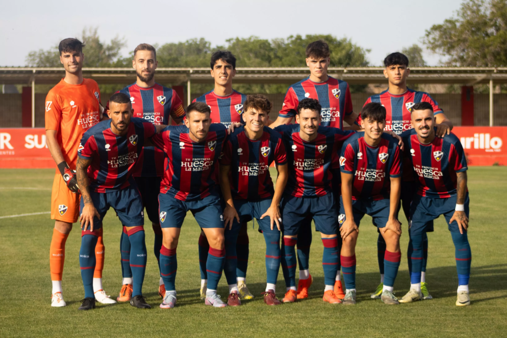 La plantilla de la Sociedad Deportiva Huesca en su encuentro ante el Tarazona la pasada temporada