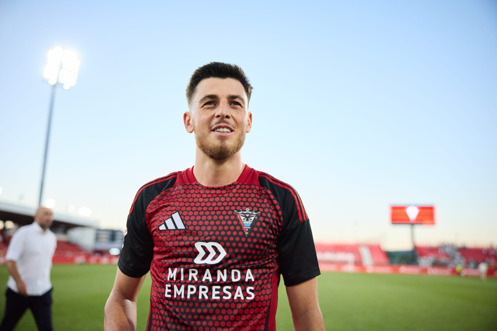 Alberto Reina tiene pretendientes de Primera tras acabar contrato con el Mirandés