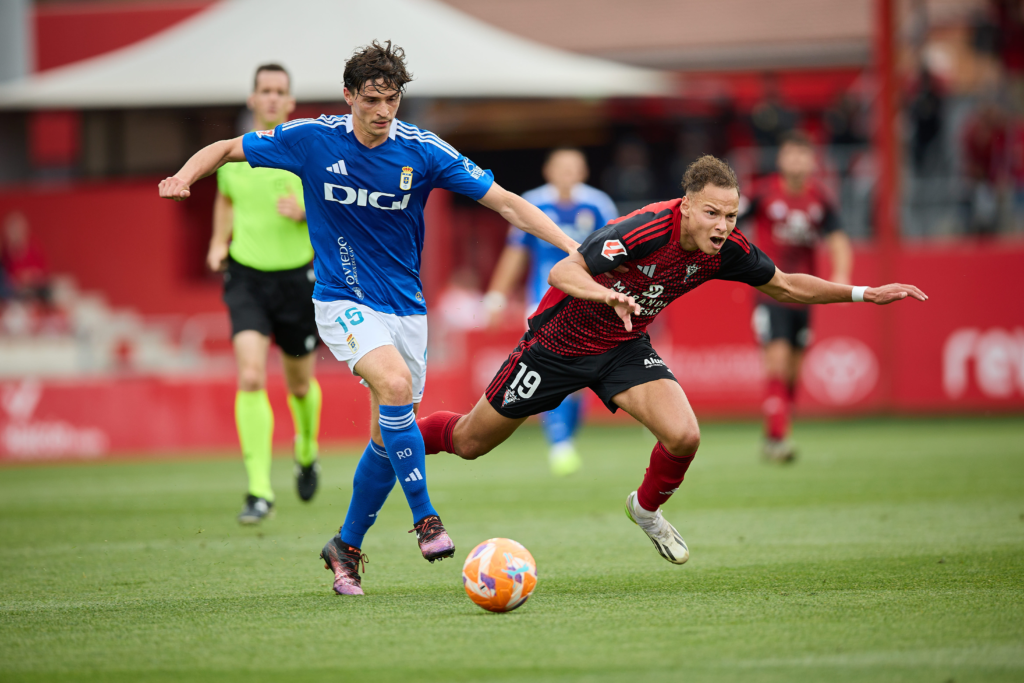 Mathis Lachuer, próximo fichaje del Leganés, en el play-off ante el Real Oviedo