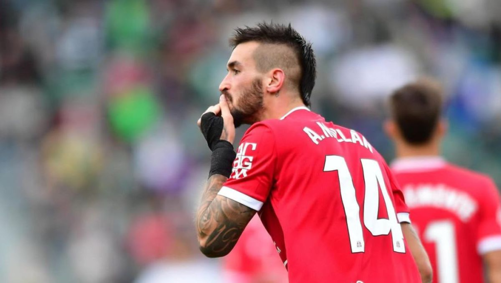 Álex Millán es pretendido por el Sporting, pero tiene competencia