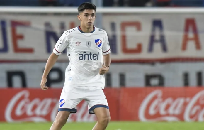 El Valladolid compite por un defensa uruguayo (Helguera)