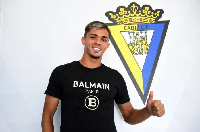 Cádiz: irrupción estelar en el lateral derecho (Pereira)