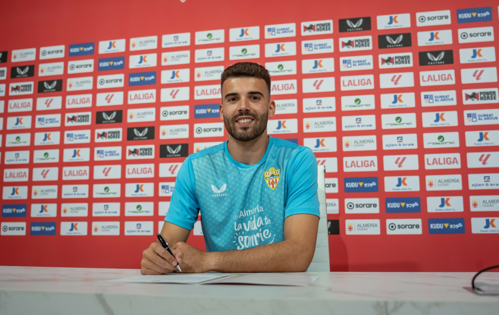 Maximiano saldría cedido de la UD Almería