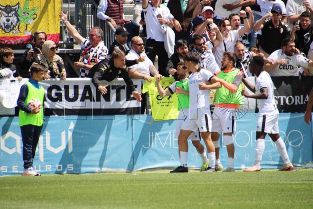 El Ceuta cede al héroe del ascenso