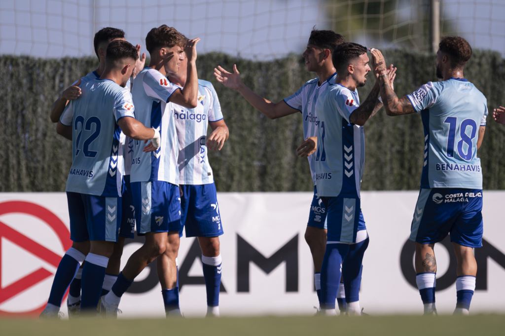 Celebración del gol de Adrián Niño con el Málaga ante el Almería
