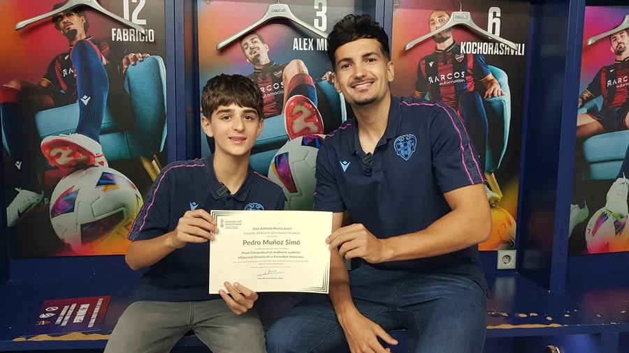Álex Muñoz llega al Almería libre
