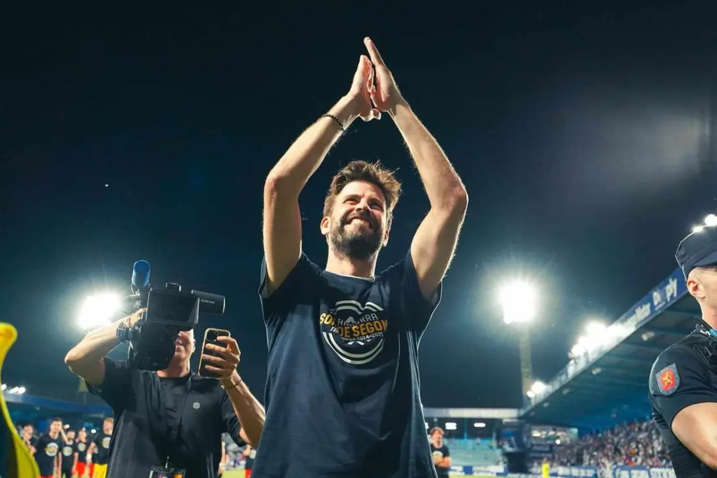 Gerard Piqué celebra con el Andorra