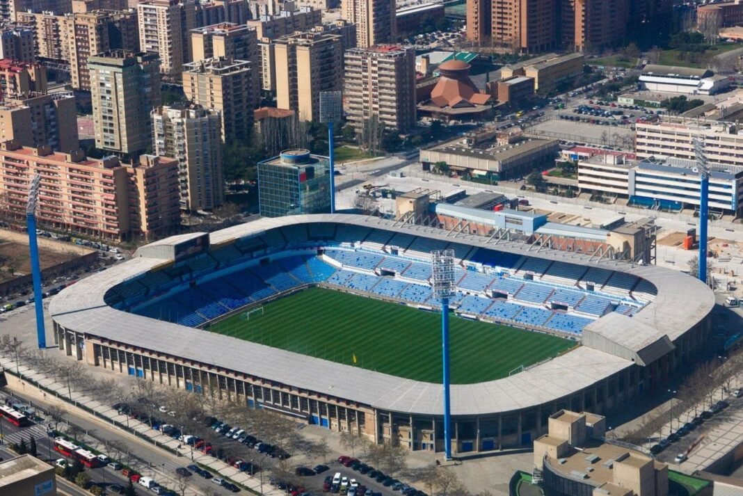 Zaragoza: el curioso motivo del cambio de césped