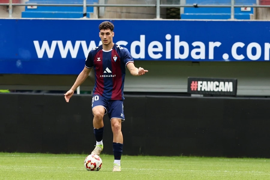 El Eibar anuncia dos salidas