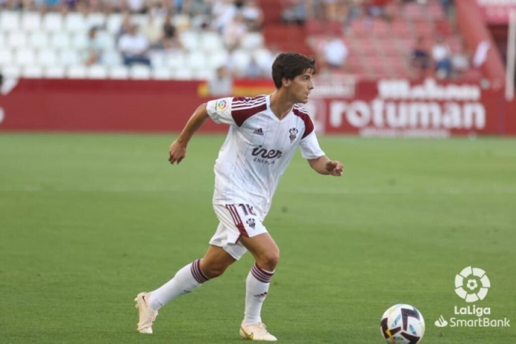 Riki es el líder de la medular del Alba y el Dépor quiere que lo sea en Riazor