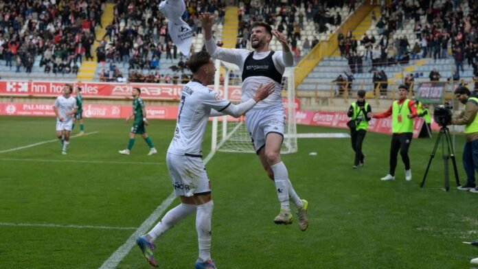 Satrustegui marcando para la Cultural Leonesa