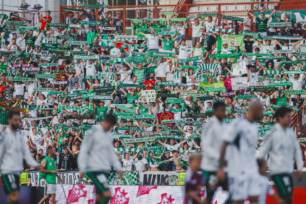 El Racing no estuvo sólo y lo agradeció con remontada