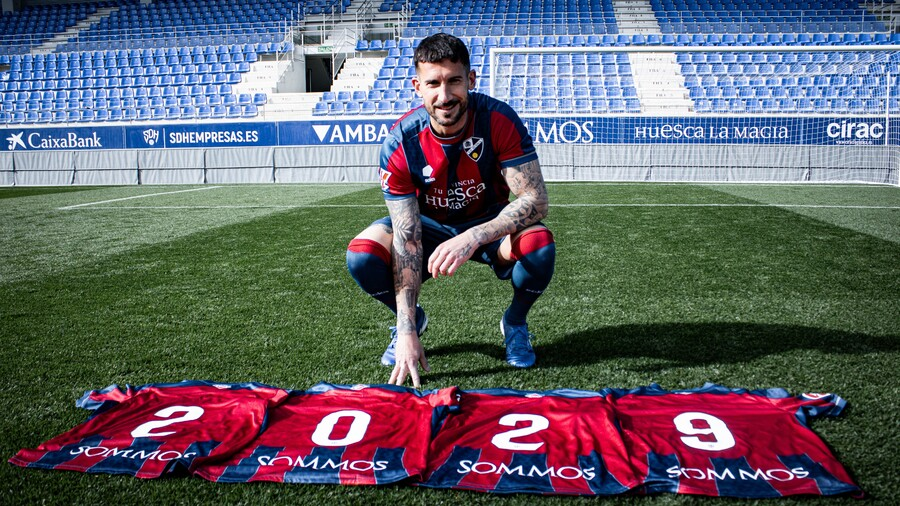 Óscar Sielva en su renovación hasta 2029 con el Huesca
