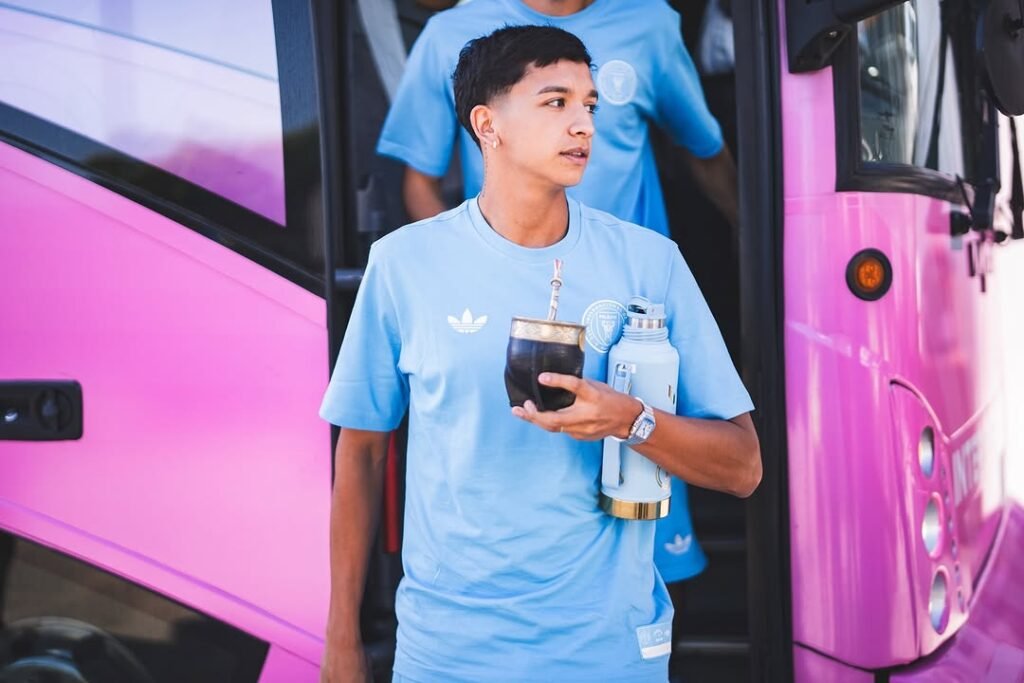 El Real Zaragoza tantea a un joven central 1 Tomás Avilés posible nuevo refuerzo Del Real Zaragoza
