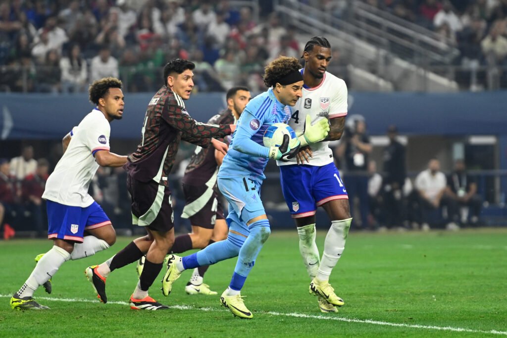 Memo Ochoa se ha ofrecido al Zaragoza